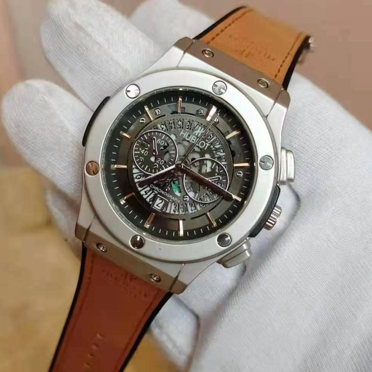 ساعت هابلوت Hublot در رنگبندی قهوه ای شارژ شد