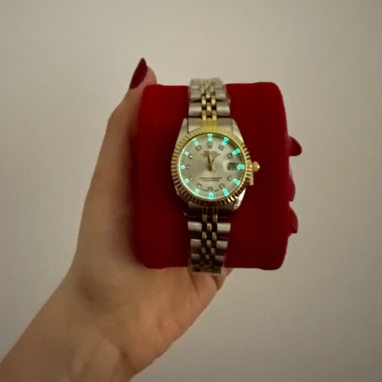 ساعت رولکس زنانه صفحه نقره ای خاص شب نما قفل تاج دار با گارانتی موتور ROLEX