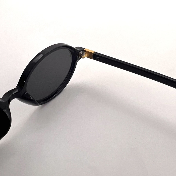 عینک آفتابی زنانه و مردانه بیضی UV 400 مدل M111