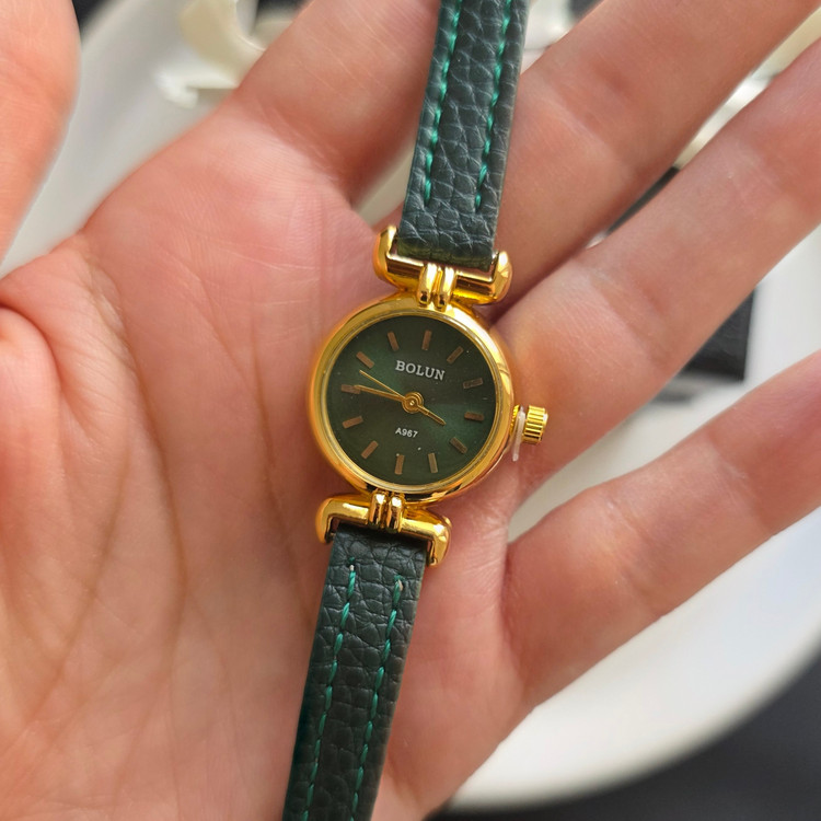 ساعت دخترانه بولون بند چرم سبز صفحه سبز