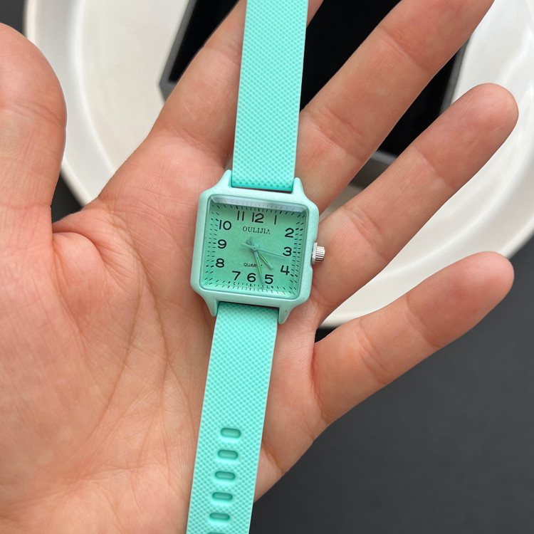 ساعت دخترانه اولیجیا سبز بند رابر