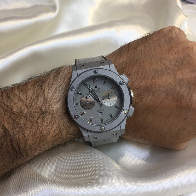 ساعت مچی عقربه ای مدل ساده