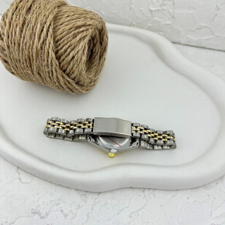 ساعت مچی عقربه ای زنانه مدل W4047