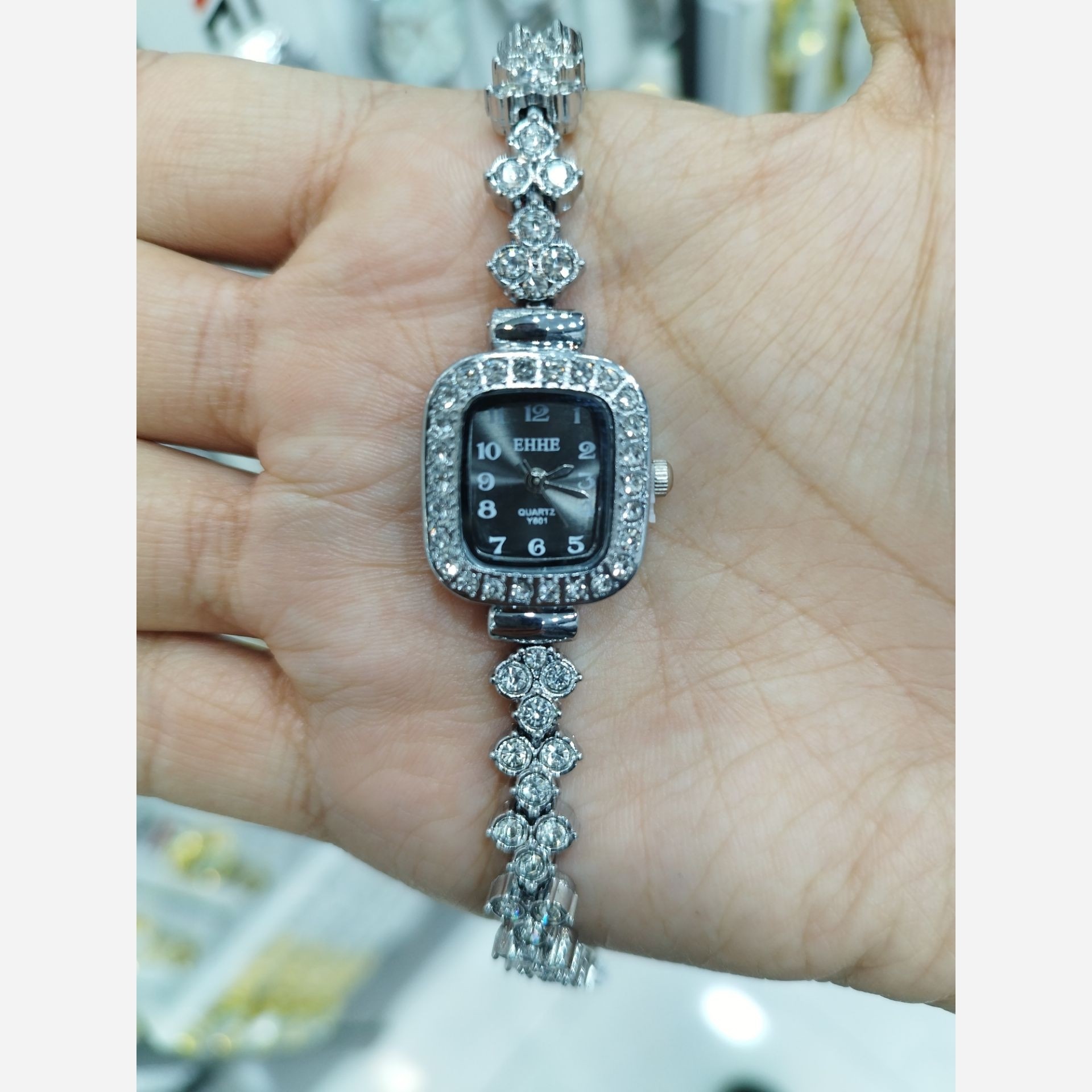 ساعت زنانه زنجیری EHHE + جعبه+گارانتی.