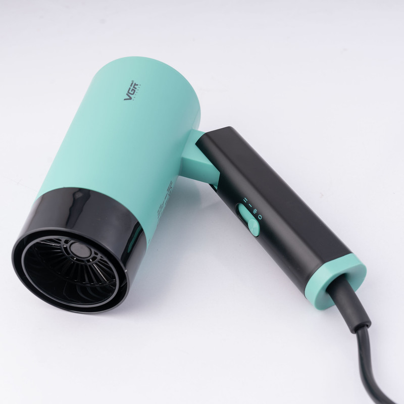 سشوار مسافرتی 1600 وات وی جی ار مدل V-426، موتور DC، وزن 600 گرم، المنت فلز، دارای سری متمرکزکننده باریک با ویژگی صافکنندگی، با قابلیت باد سرد