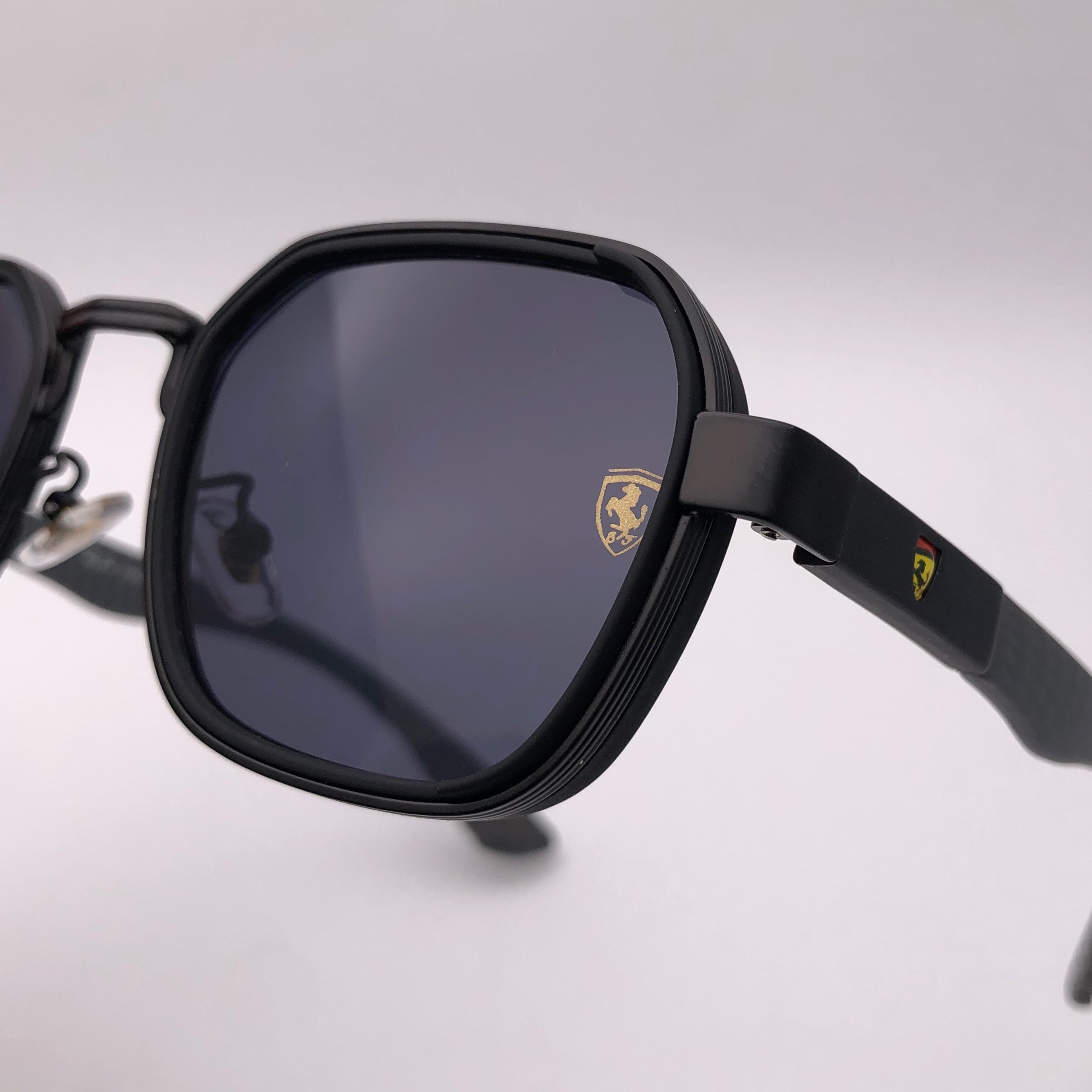 عینک مردانه از برند ریبن فراری