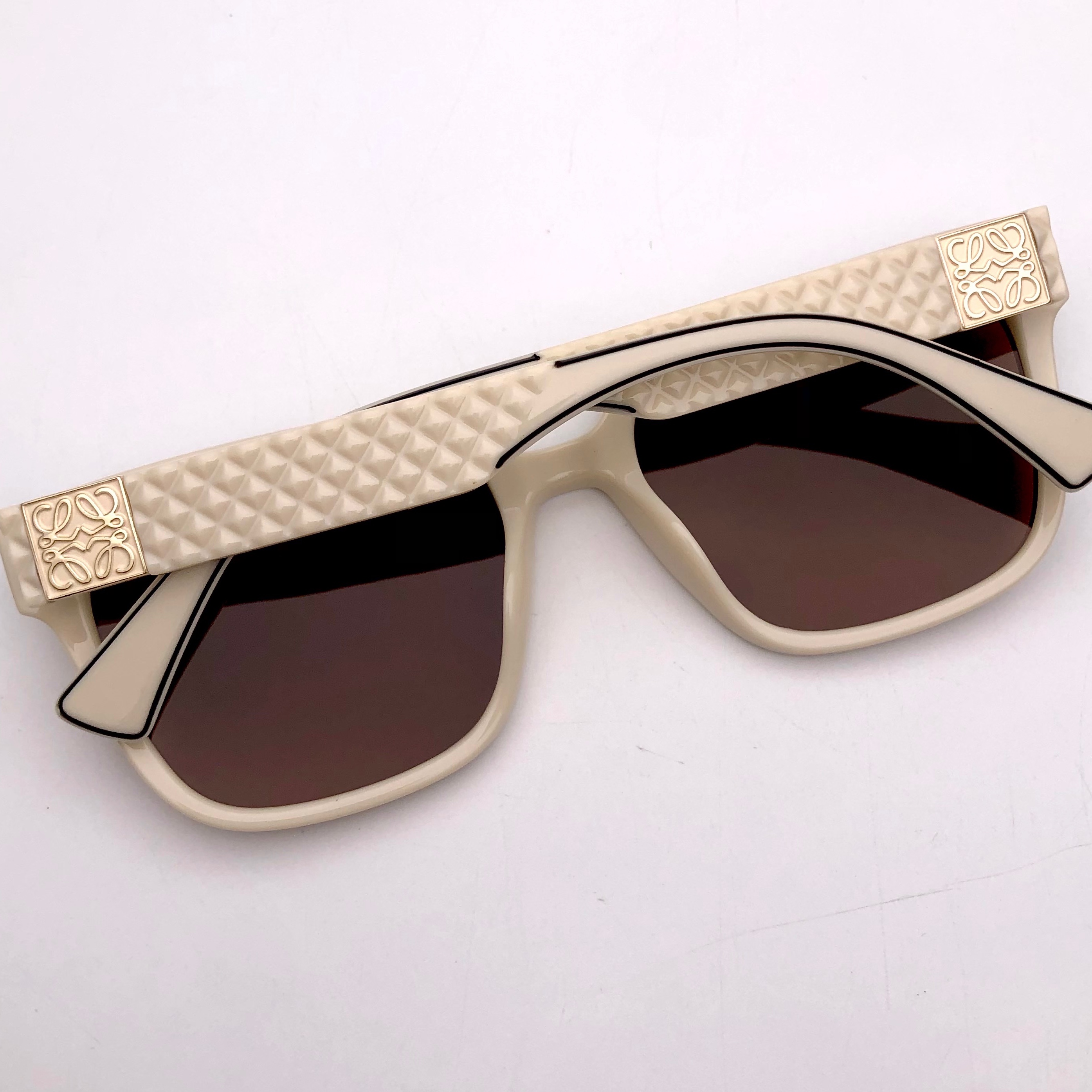 عینک زنانه از برند LOEWE