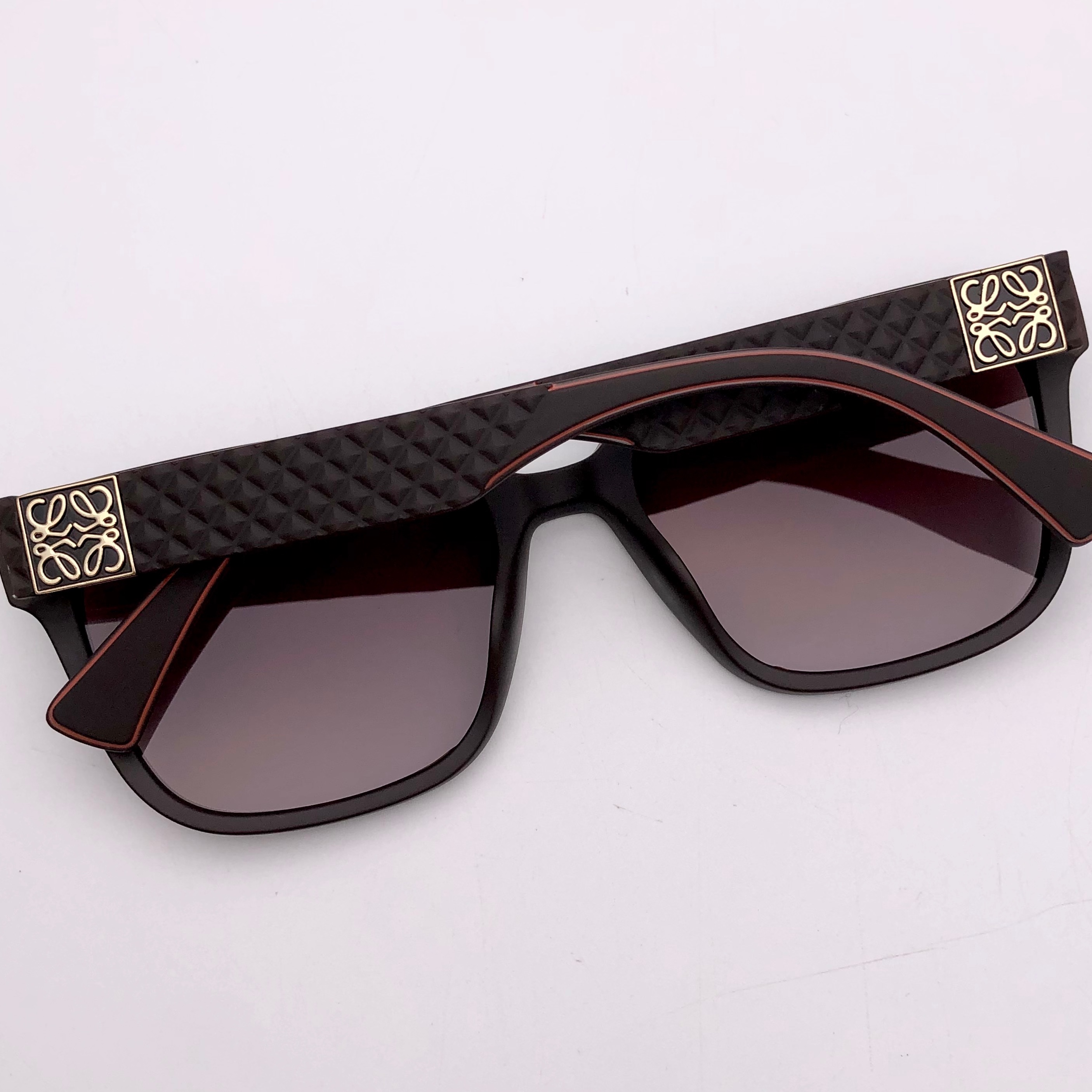 عینک زنانه از برند LOEWE