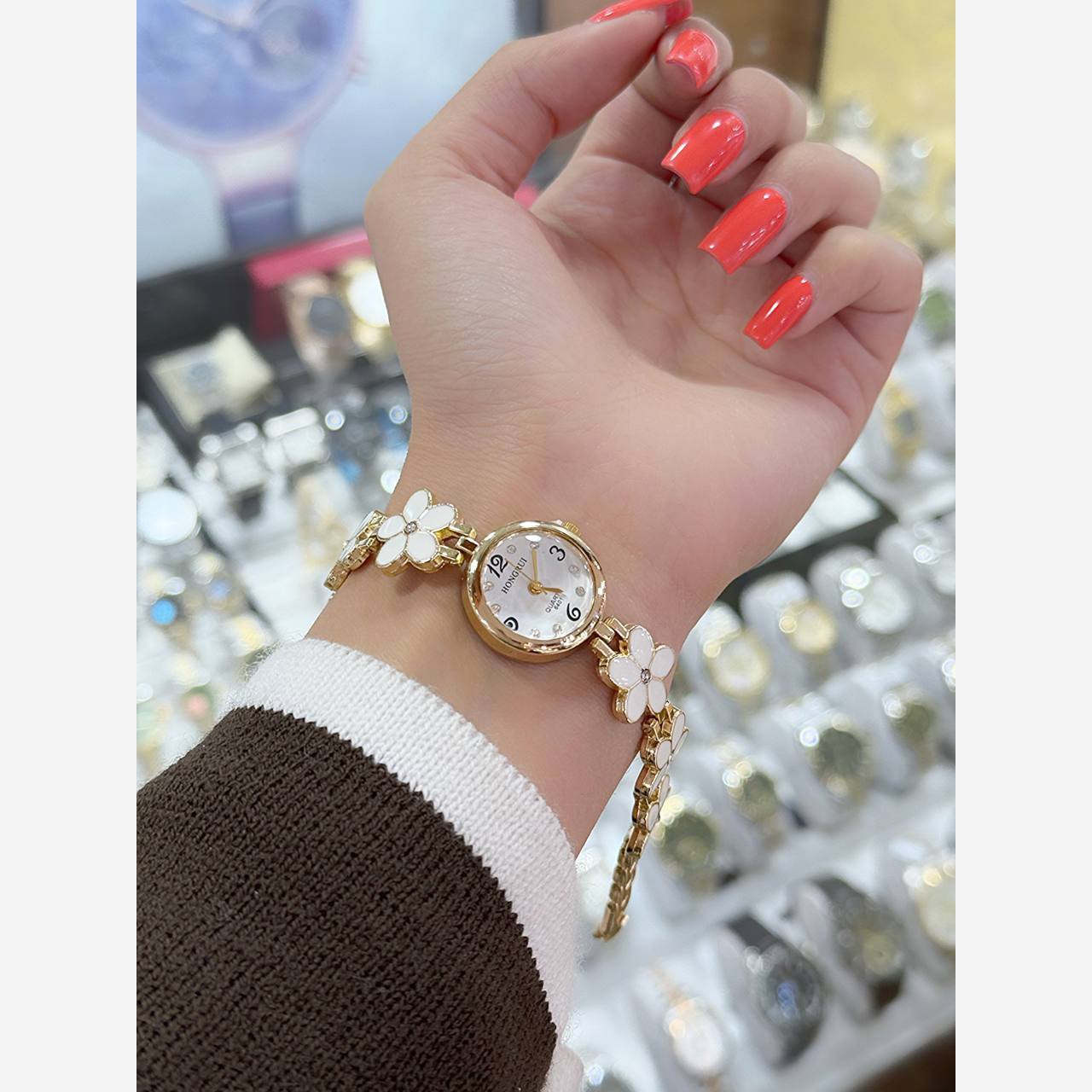 ساعت دخترانه سفید طرح گل بابونه شیک و زیبا کیفیت عالی ارسال رایگان