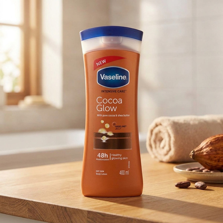 لوسیون بدن وازلین مدل Cocoa Glow حجم 400 میلیلیتر نرم کننده و آبرسان پوست خشک و حساس با عصاره کاکائو و شی باتر، حاوی ویتامین E، حفظ نرمی و لطافت پوست و جلوگیری از خشکی و خارش