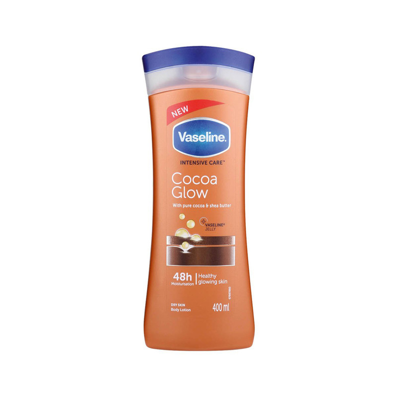 لوسیون بدن وازلین مدل Cocoa Glow حجم 400 میلیلیتر نرم کننده و آبرسان پوست خشک و حساس با عصاره کاکائو و شی باتر، حاوی ویتامین E، حفظ نرمی و لطافت پوست و جلوگیری از خشکی و خارش
