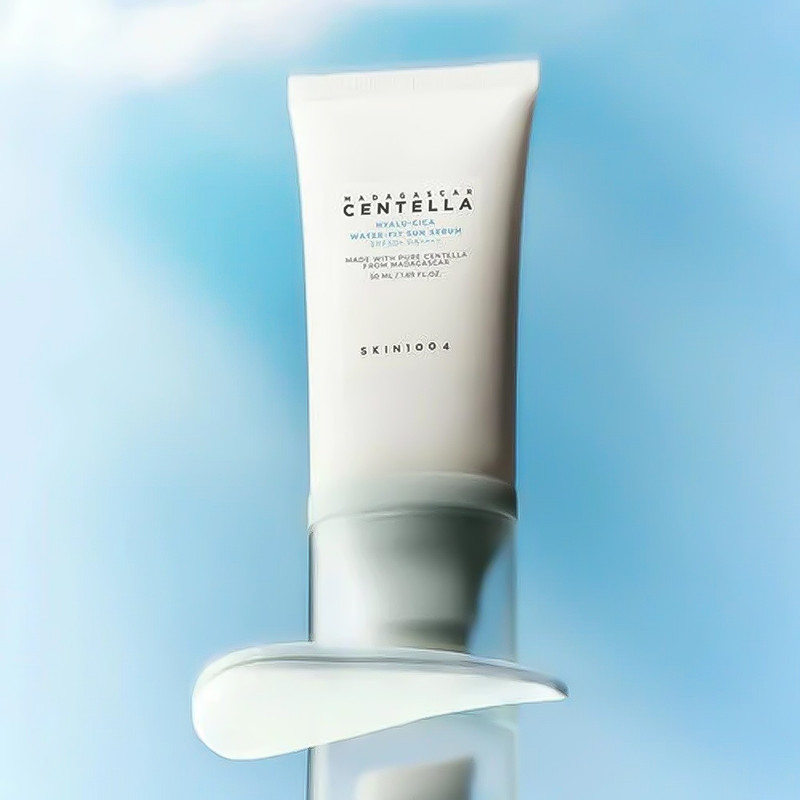 کرم ضد آفتاب بدون رنگ اسکین 1004 SPF 50 مدل Hyalu-Cica Water محافظ UVA ،UVB، مناسب برای انواع پوست، حجم 50 میلیلیتر