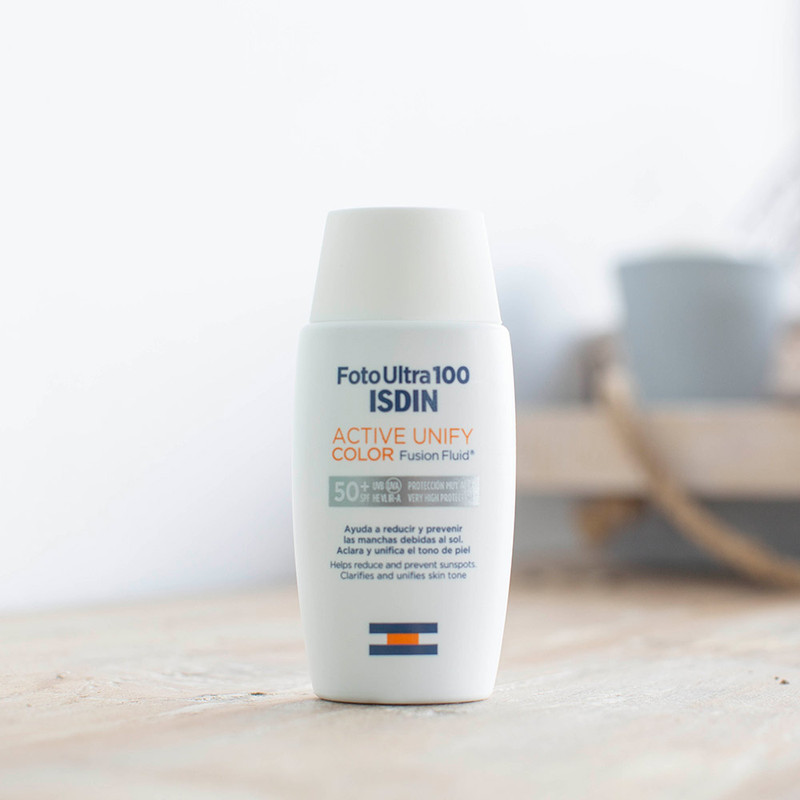 فلوئید ضد آفتاب رنگی ایزدین SPF50 مدل ACTIVE UNIFY محافظ UVA ،UVB، ضد آب، مناسب انواع پوست حجم 50 میلیلیتر