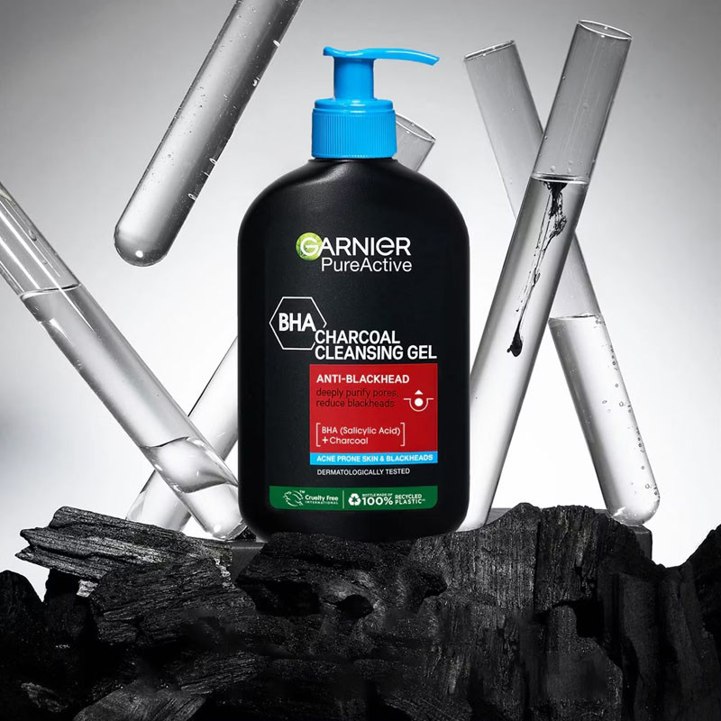 ژل شستشو صورت گارنیه مدل Pure Active Charcoal مناسب برای پوست های چرب و مختلط حجم 250 میلی لیتر