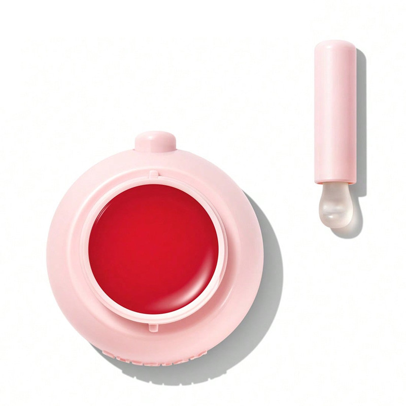 بالم لب کاسهای شیگلم مدل Strawberry Splash با رنگ قرمز، آبرسان و مرطوبکننده، حاوی ویتامین E و عصاره توتفرنگی مناسب پوست خشک، حساس و ترکخورده