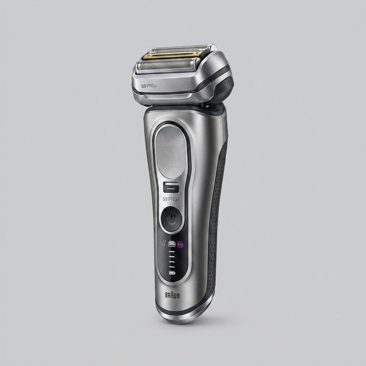 ماشین اصلاح موی صورت شارژی براون مدل 9677CC با تیغههای تیتانیوم، ضد آب، استفاده خشک و مرطوب، تیغههای خودتیزشونده و ضد التهاب، نمایشگر میزان شارژ، باتری لیتیوم یون، شارژ سریع، همراه با آداپتور، کیف نگهداری و برس تمیزکننده