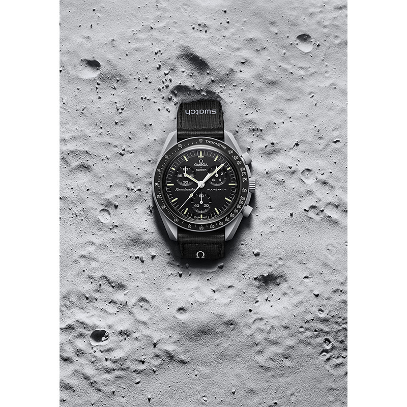 ساعت مچی عقربه ای مدل moon