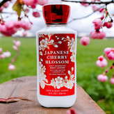 لوسیون بدن بث اند بادی ورکز مدل Japanese Cherry Blossom حجم 236 میلی لیتر
