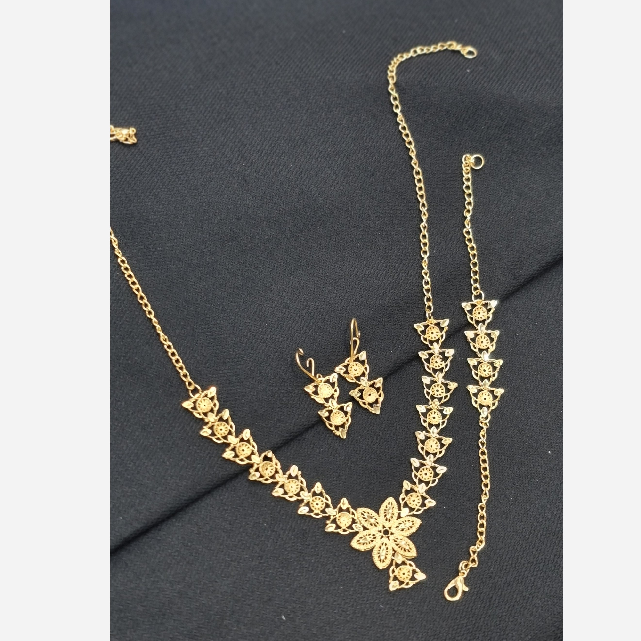 سرویس زنانه طرح طلا طلاروسی1002