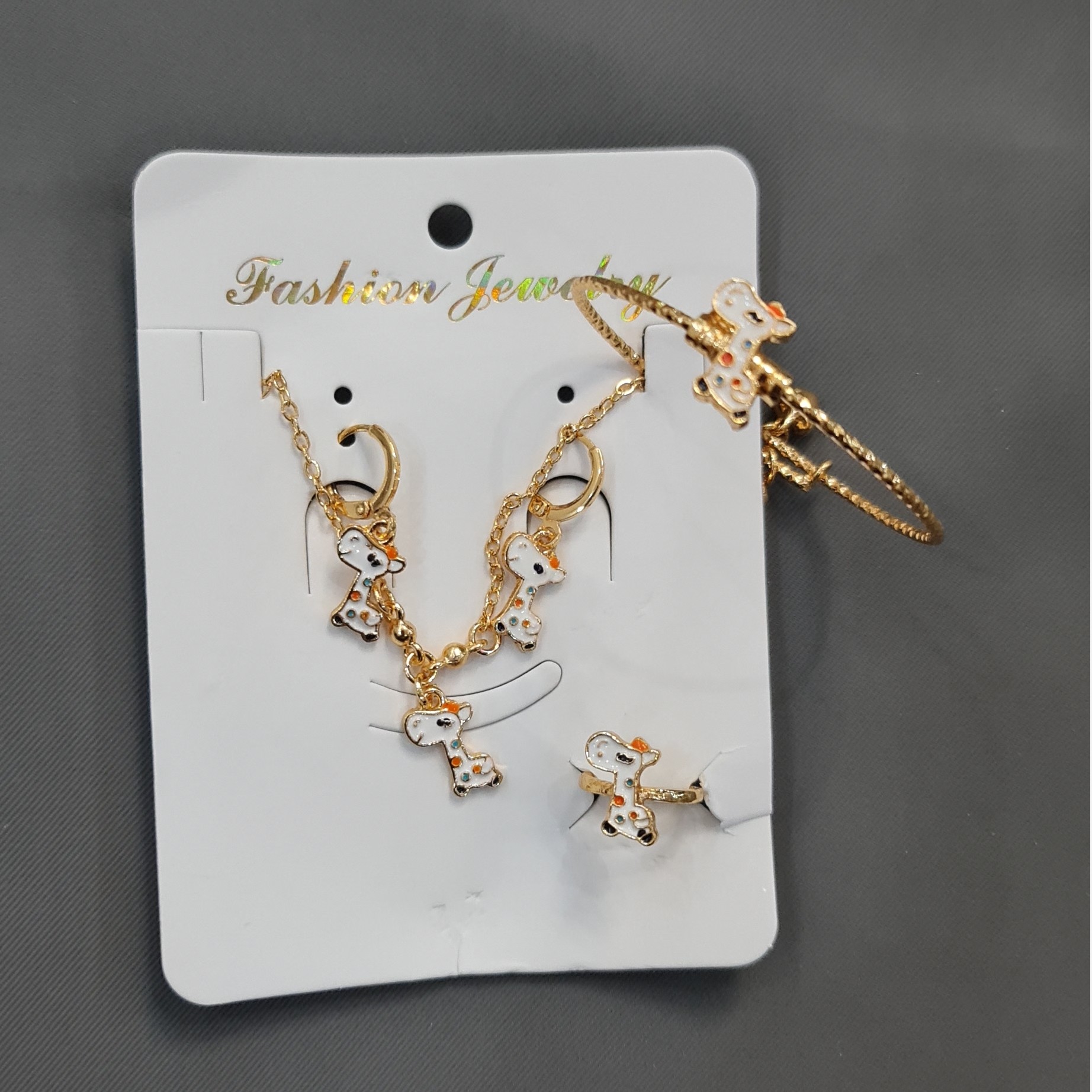 سرویس بچگانه طرح زرافه رنگ ثابت