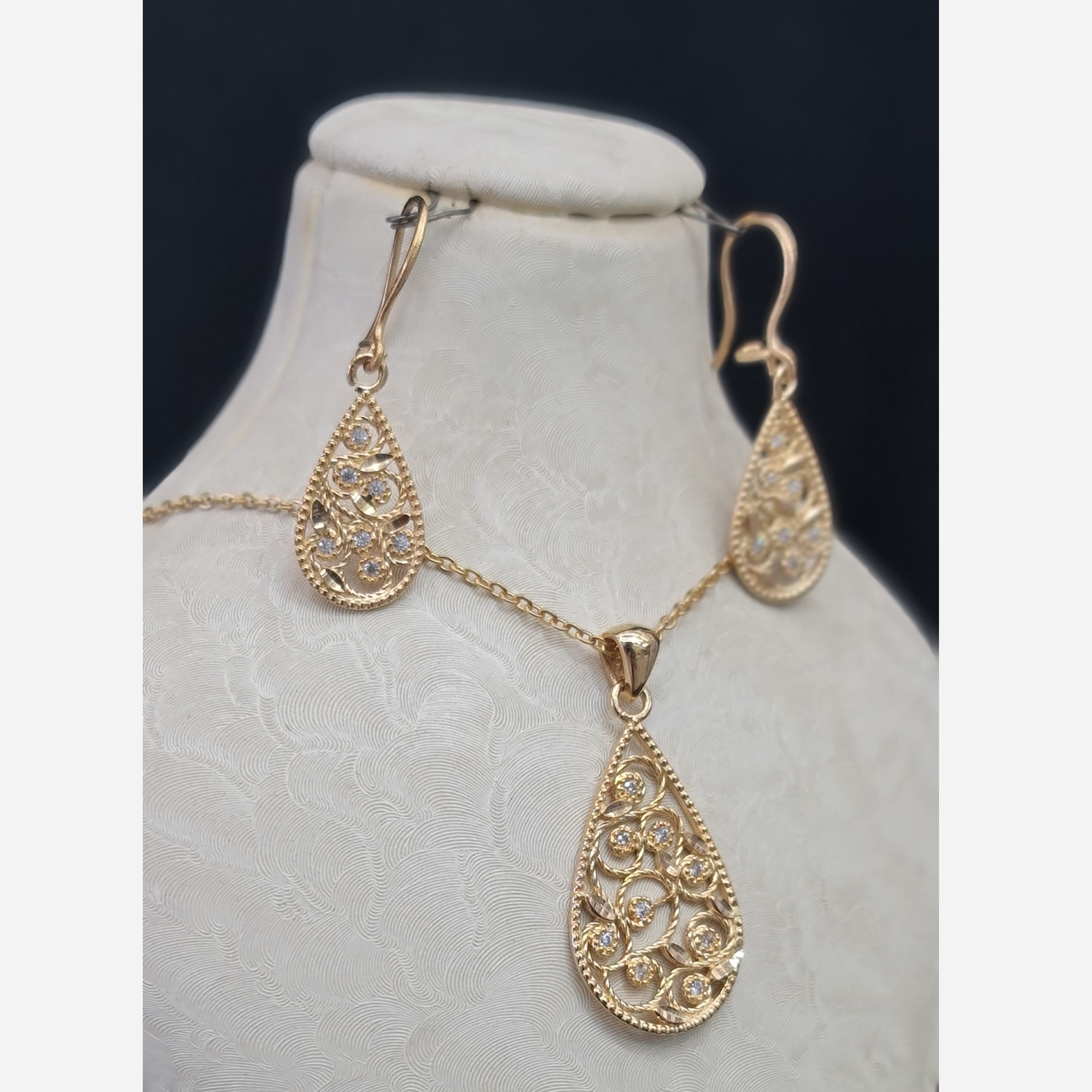 نیم ست طلاروس زنانهD108
