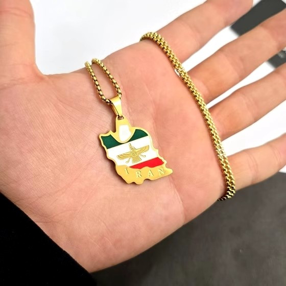 گردنبند نقشه ایران سه رنگ فروهر