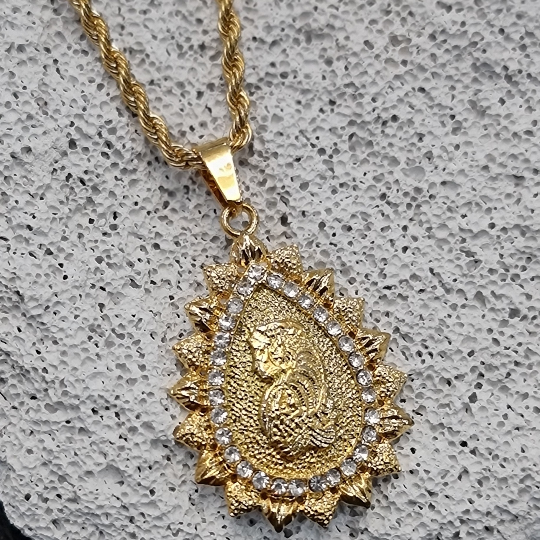 گردنبند اُنس زنانه طرح طلا