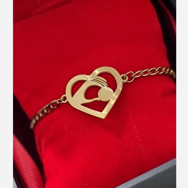 دستبند زنانه طرح قلب استیل طلایی5