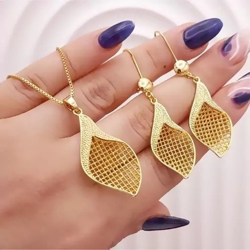 نیم ست زنانه طرح طلا با زنجیر ونیزی