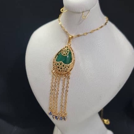 گردنبند عقیق سبز آویزدار