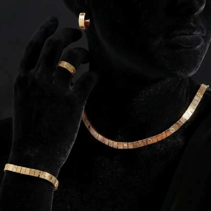 سرویس زنانه گردنبند-گوشواره-دستبند Cartier Love Unlimited کارتیر لاو رنگ ثابت کد amp (پس کرایه)