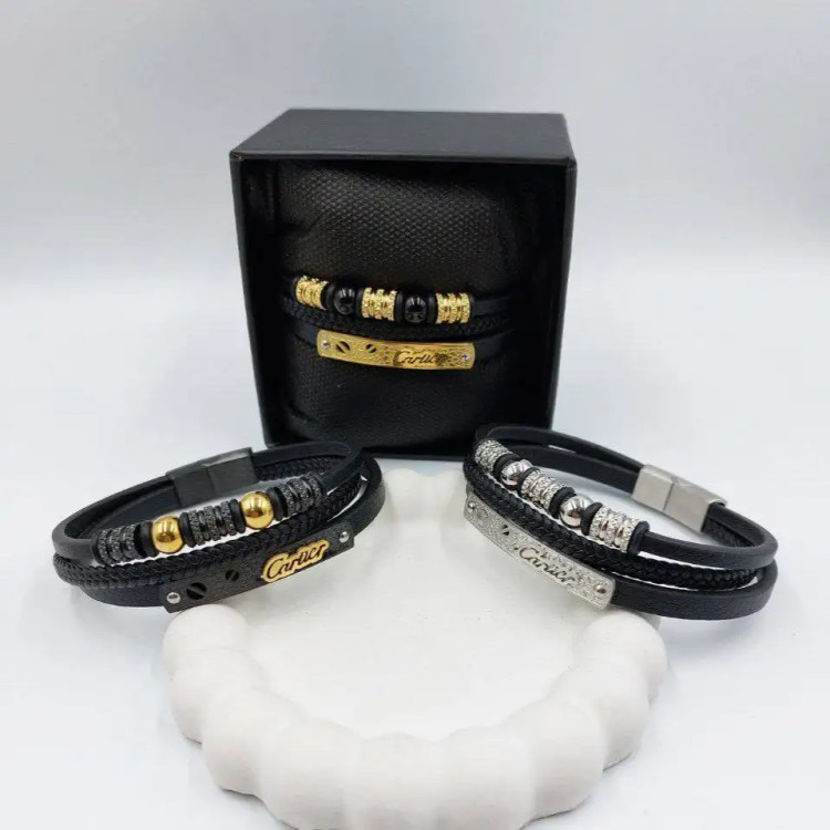 دستبند مردانه چرم و پلاک استیل طرح کارتیر cartier سه لاین رنگ ثابت کد amp (پس کرایه)