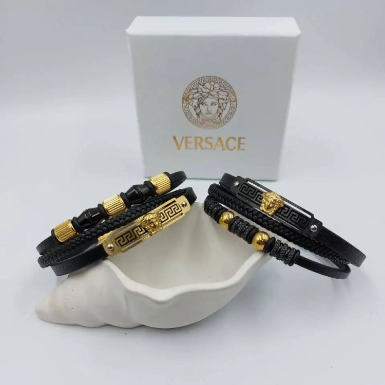 دستبند مردانه چرم و پلاک استیل مدل ورساچ VERSACE سه لاین رنگ ثابت کد amp (پس کرایه)