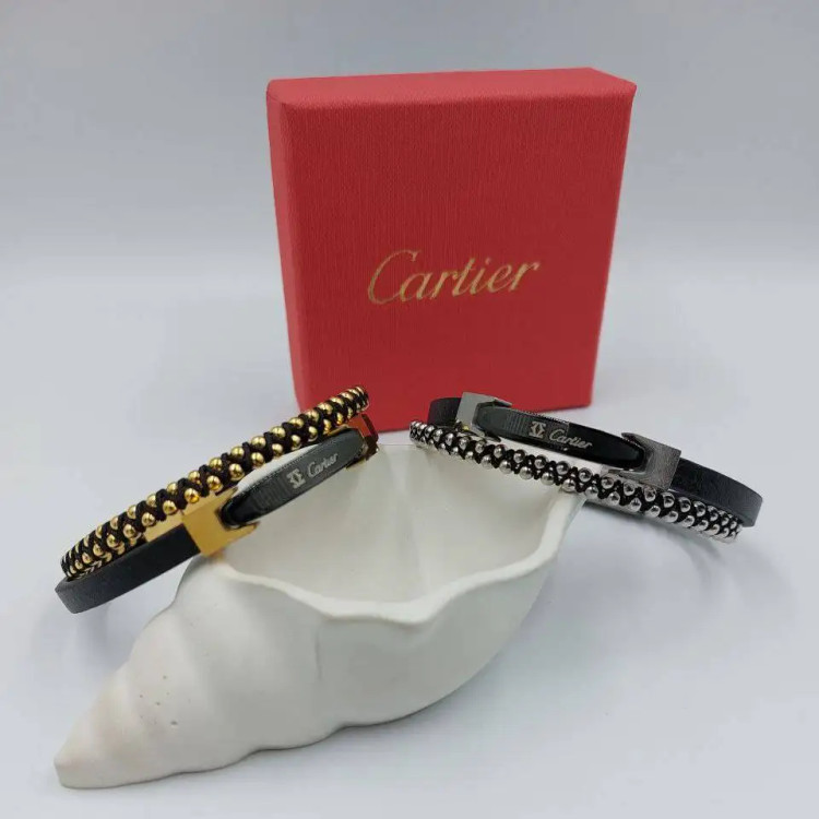 دستبند مردانه چرم و پلاک استیل کارتیر cartier سه لاین سه رنگ رنگ ثابت کد amp (پس کرایه)