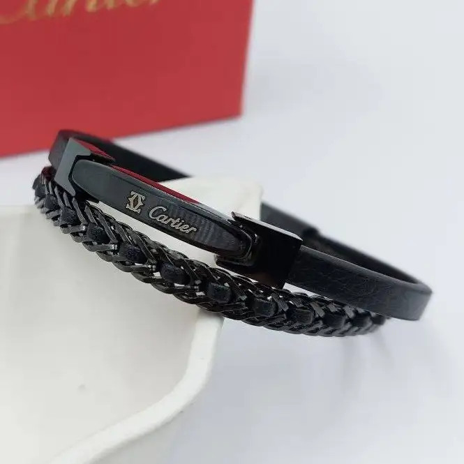 دستبند مردانه چرم و پلاک استیل کارتیر cartier سه لاین سه رنگ رنگ ثابت کد amp (پس کرایه)