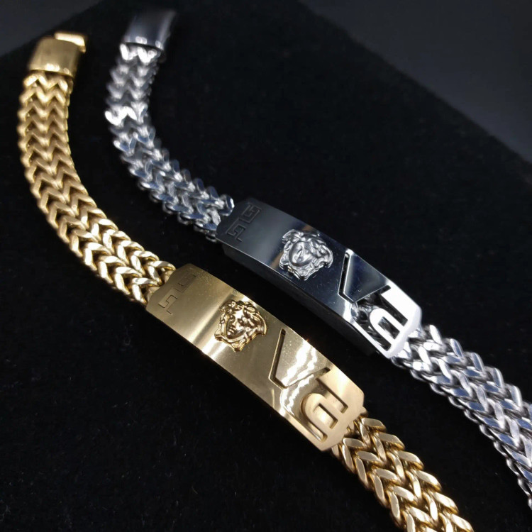دستبند استیل مردانه پلاک طرح ورساچ VERSACE زنجیر چهار وجهی دولاین رنگ ثابت کد amp (پس کرایه)