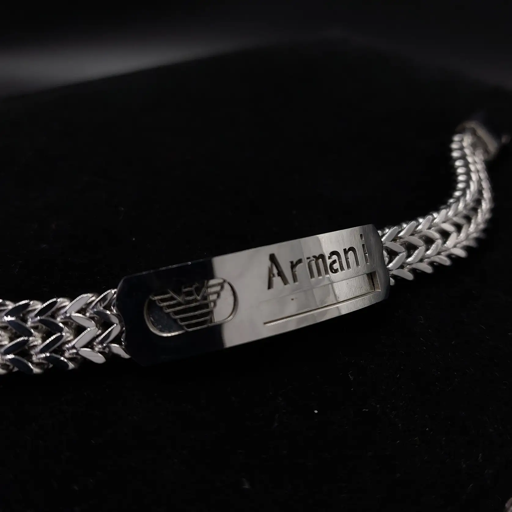 دستبند استیل مردانه پلاک آرمانی ARMANI زنجیر چهار وجهی دولاین رنگ ثابت کد amp (پس کرایه)