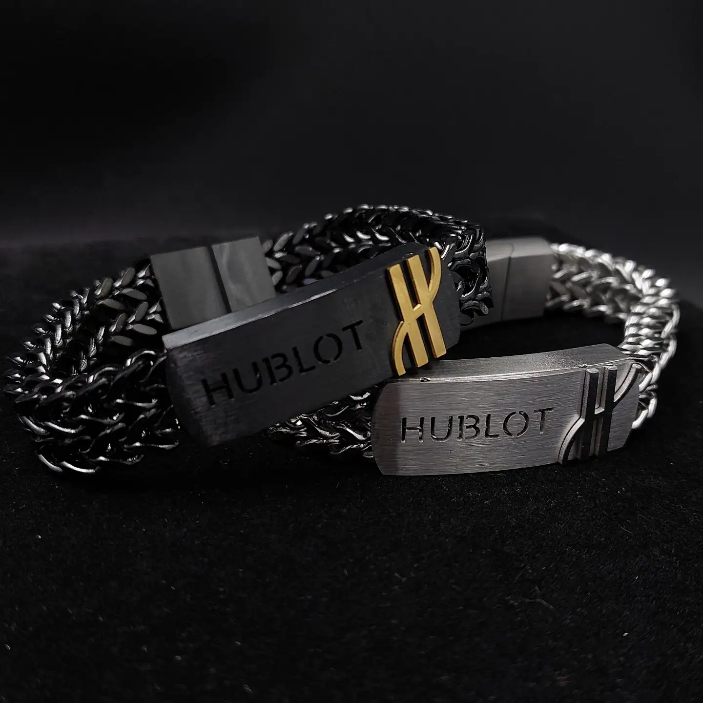 دستبند استیل مردانه پلاک طرح هابلوت HUBLOT زنجیر چهار وجهی دولاین رنگ ثابت کد amp (پس کرایه)