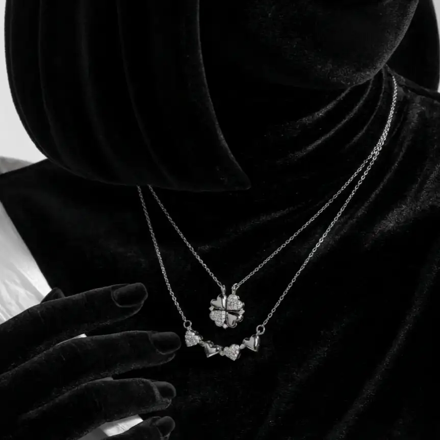 گردنبند و آویز زنانه و دخترانه آبکاری نقره گل شبدر نقره ای ضد حساسیت رنگ ثابت کد amp (پس کرایه)