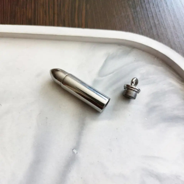 پلاک و آویز گردنبند استیل جاساز بازشو طرح فشنگ رنگ ثابت کد amp (پس کرایه)