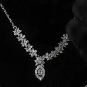 نیم ست زنانه گردنبند و گوشواره جواهری نگین کاری طرح گل و آویز ضد حساسیت رنگ ثابت کد amp (پس کرایه)