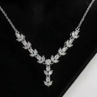 نیم ست زنانه گردنبند و گوشواره جواهری نگین کاری طرح خوشه ای ضد حساسیت رنگ ثابت کد amp (پس کرایه)