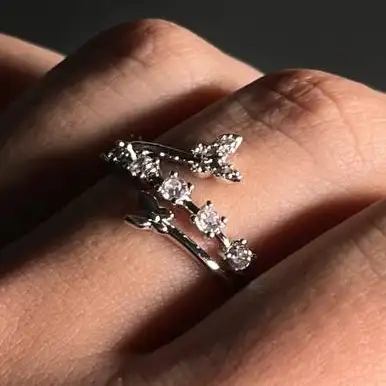 انگشتر زنانه و دخترانه جواهری طرح پروانه ای رنگ نقره ای ضد حساسیت رنگ ثابت فری سایز کد atk (پس کرایه)