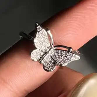 انگشتر زنانه و دخترانه جواهری طرح پروانه پینترستی ظریف ضد حساسیت رنگ ثابت فری سایز کد atk (پس کرایه)