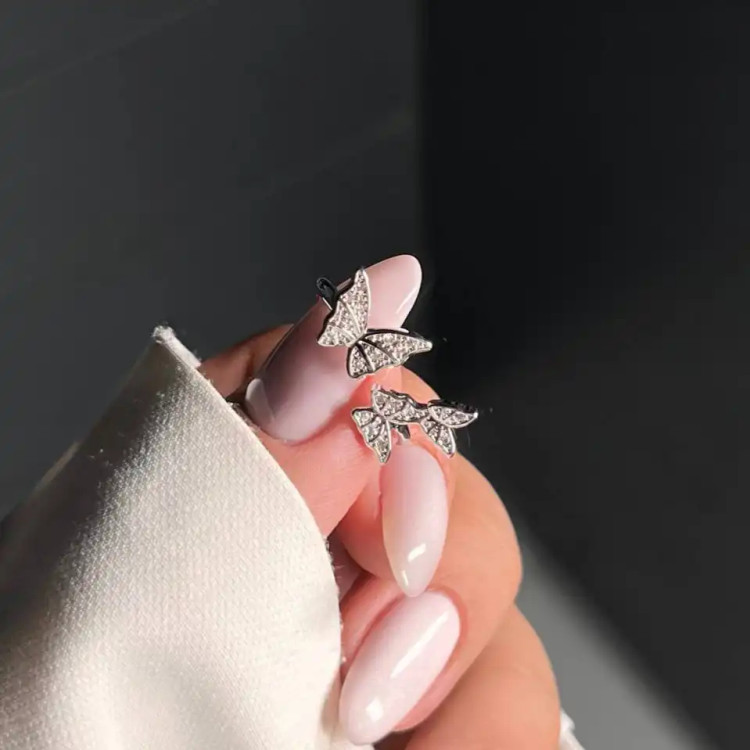 انگشتر زنانه و دخترانه جواهری طرح پروانه ای کوچک و بزرگ ضد حساسیت رنگ ثابت فری سایز کد atk (پس کرایه)
