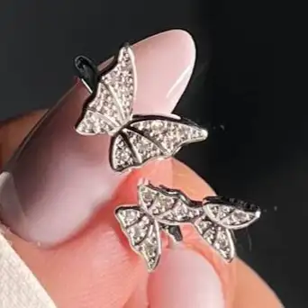 انگشتر زنانه و دخترانه جواهری طرح پروانه ای کوچک و بزرگ ضد حساسیت رنگ ثابت فری سایز کد atk (پس کرایه)