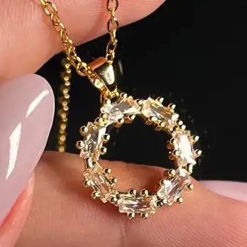 گردنبند و آویز زنانه جواهری طرح حلقه ای نگین کاری رنگ طلایی ضد حساسیت رنگ کاملا ثابت کد atk (پس کرایه)