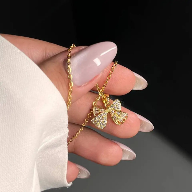 گردنبند و آویز زنانه جواهری طرح آویز پاپیون نگین دار ضد حساسیت رنگ کاملا ثابت کد atk (پس کرایه)