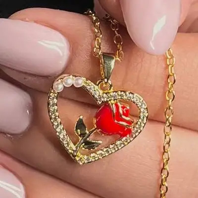 گردنبند و آویز زنانه جواهری طرح قلب نگین کاری و گل رز قرمز ضد حساسیت رنگ کاملا ثابت کد atk (پس کرایه)