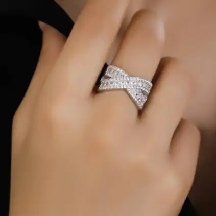 انگشتر زنانه/دخترانه فری سایز free size مدل جواهری ضربدری رنگ ثابت کد amp (پس کرایه)